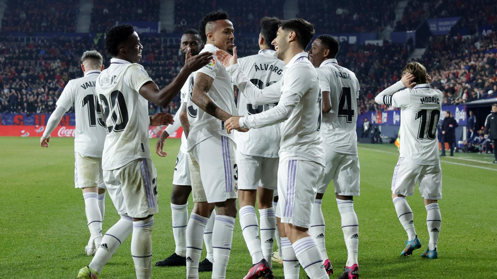 Los jugadores del Real Madrid celebran el segundo gol de Asensio.