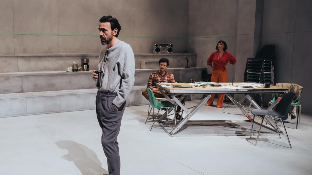 Israel Elejalde, Miki Esparbé y Manuela Paso en 'Los pálidos'. Foto: Luz Soria