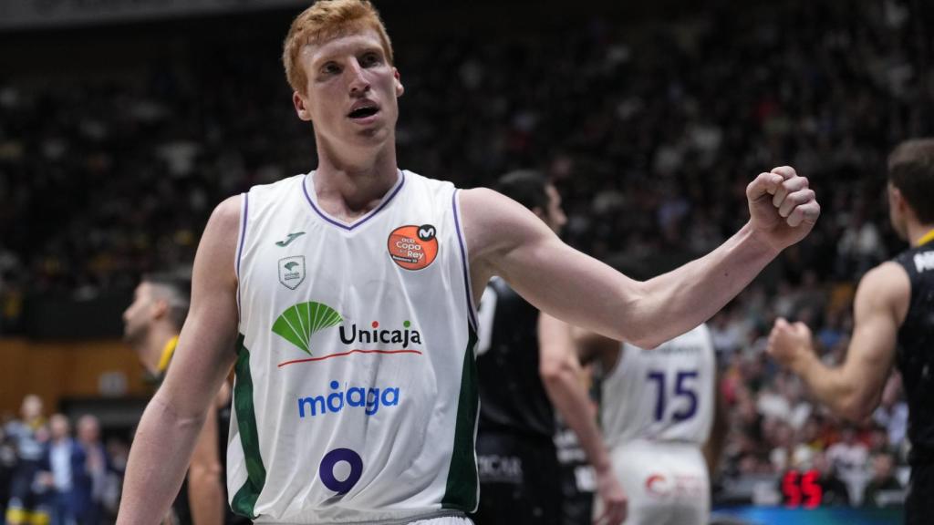 Alberto Díaz celebra una canasta en la final ante el Tenerife.