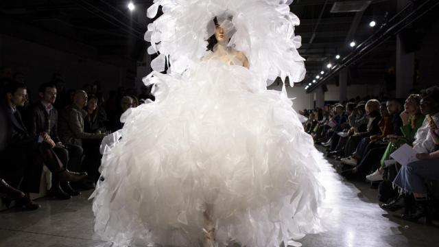 Detalle del desfile del London College of Fashion.