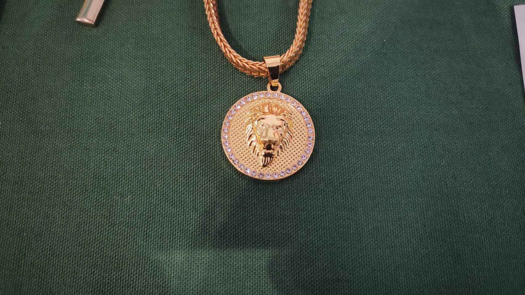 El collar del rey Velastegui, símbolo de su liderazgo de la banda, que se ponía incluso cuando salía de permiso.