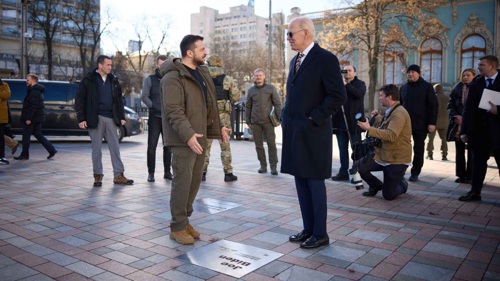 Joe Biden junto a Zelenski durante su visita a Kiev este lunes 20 de febrero.