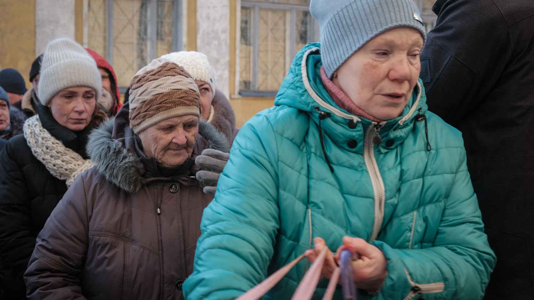 Colas de civiles para pedir comida en Kramatorsk