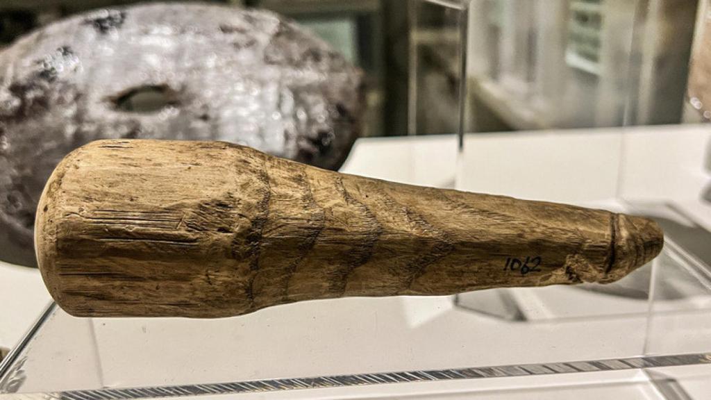 El falo de madera hallado en el yacimiento romano de Vindolanda. Foto: Vindolanda Trust