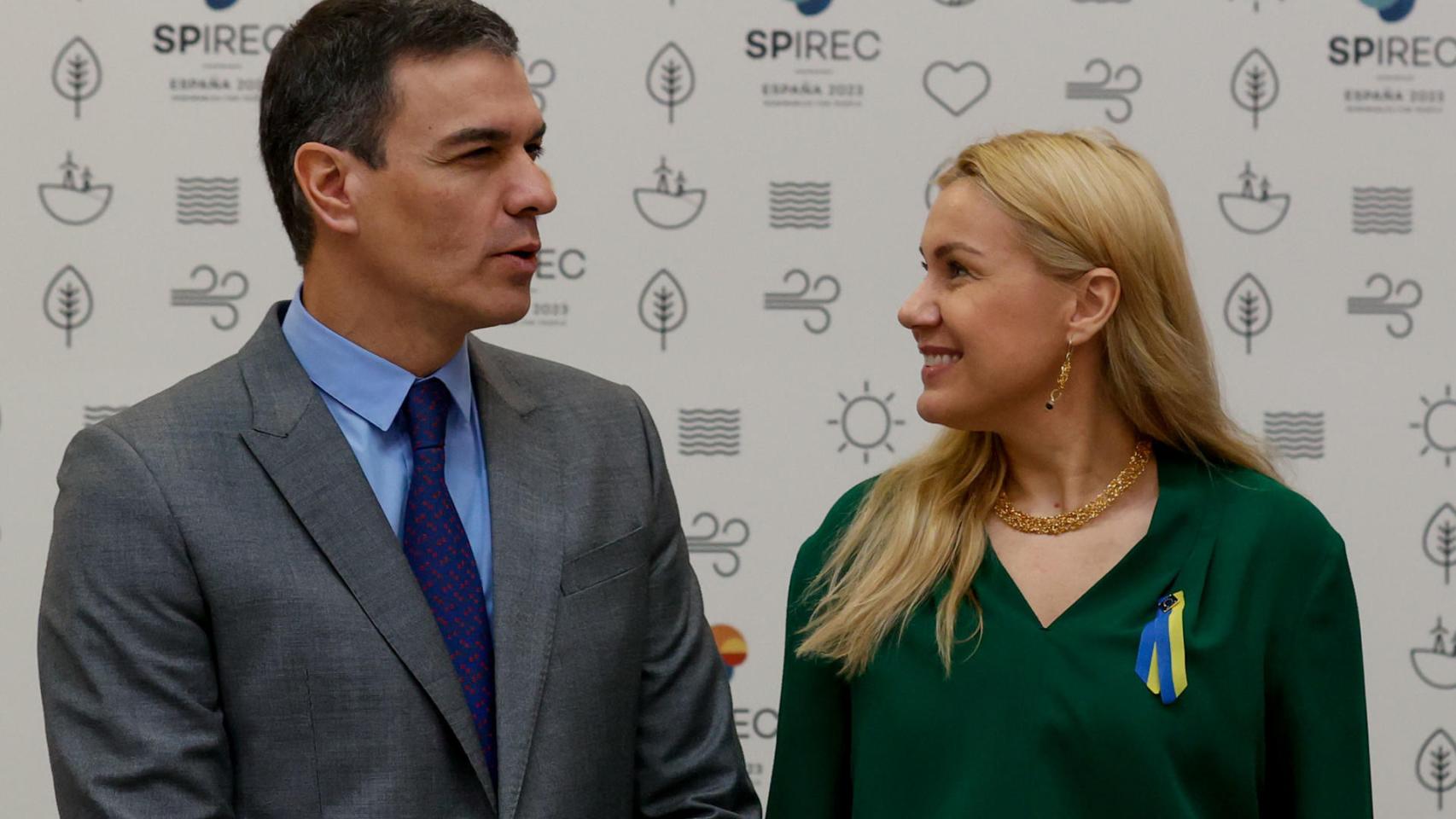 Pedro Sánchez, presidente de España, con Kadri Simson, comisaria de Energía y Clima de la Comisión Europea.