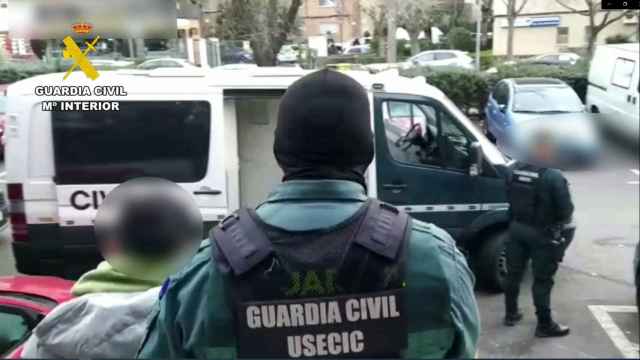 Una detención realizada por la Guardia Civil en la Operación Torcidos.