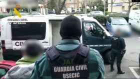 Una detención realizada por la Guardia Civil en la Operación Torcidos.