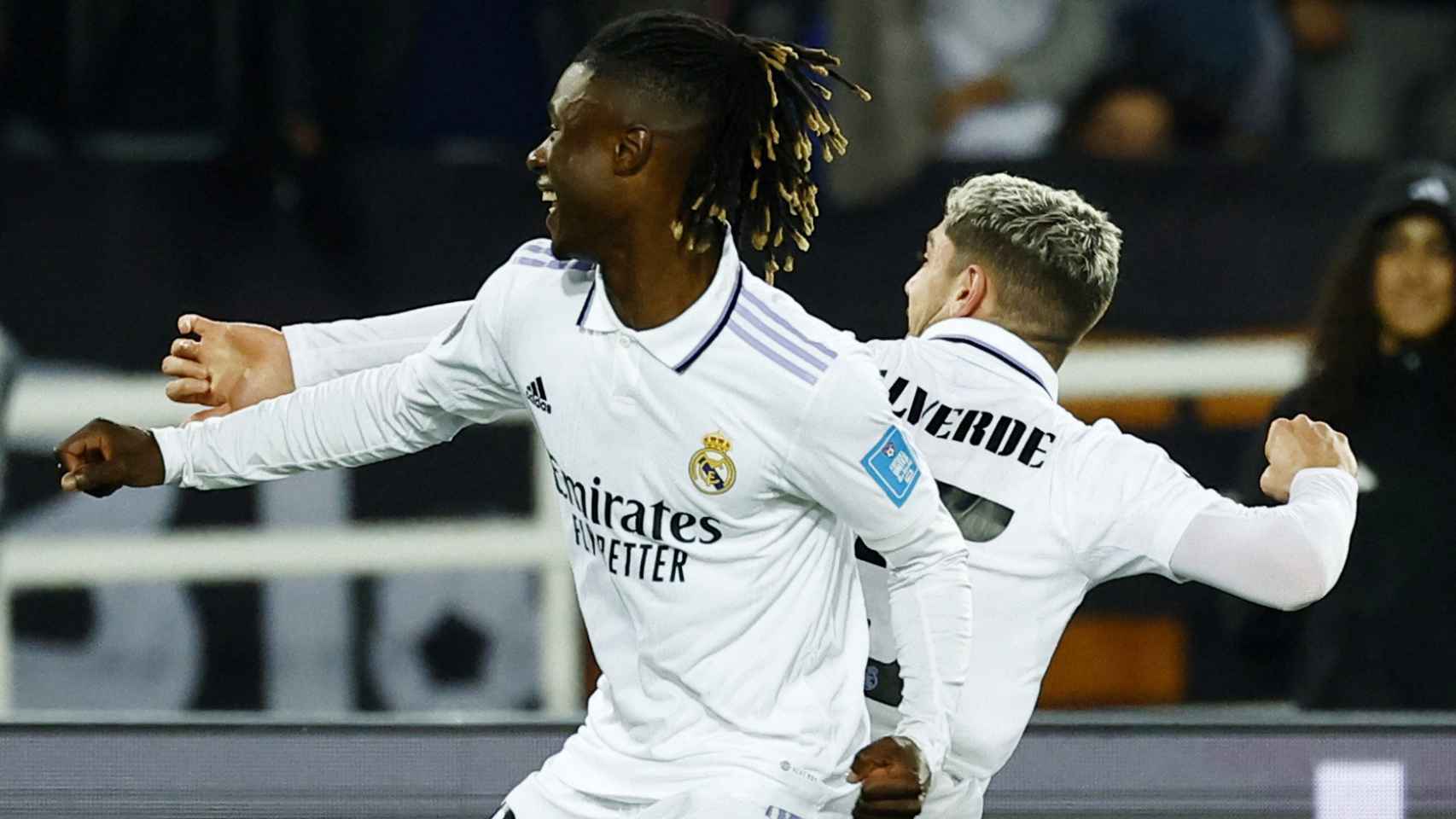 Eduardo Camavinga y Fede Valverde, celebrando un gol del Real Madrid en la temporada 2022/2023