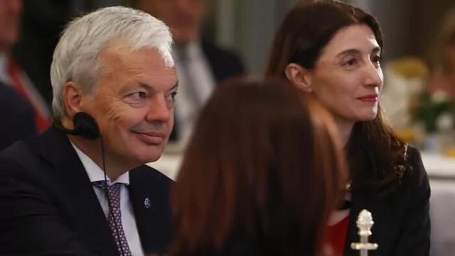 Didier Reynders, comisario europeo, y Pilar Llop, ministra de Justicia, en un desayuno informativo en Madrid.