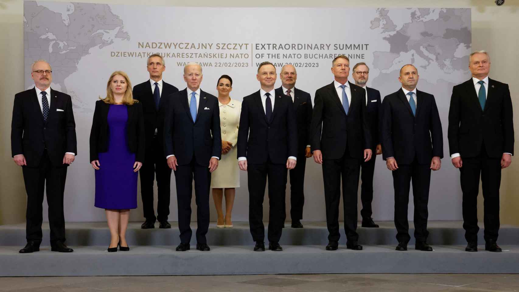 La foto de familia de la cumbre de los Nueve de Bucarest con Joe Biden y Jens Stoltenberg