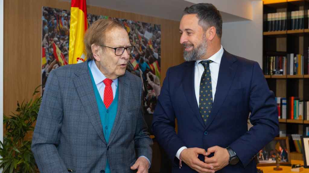Ramón Tamames y Santiago Abascal, este miércoles en la sede de Vox en Madrid.