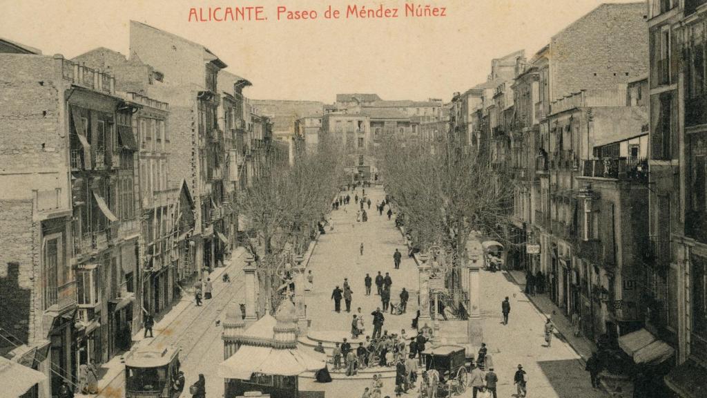 La Rambla de Alicante en 1910, cuando los peatones eran protagonistas.
