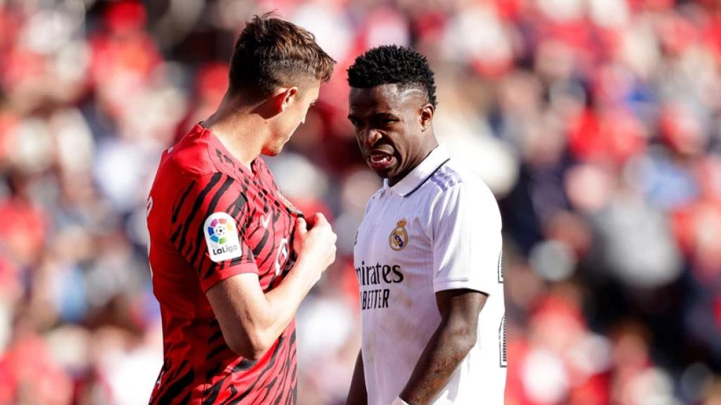 Raíllo provoca a Vinicius intentando que bese el escudo del RCD Mallorca