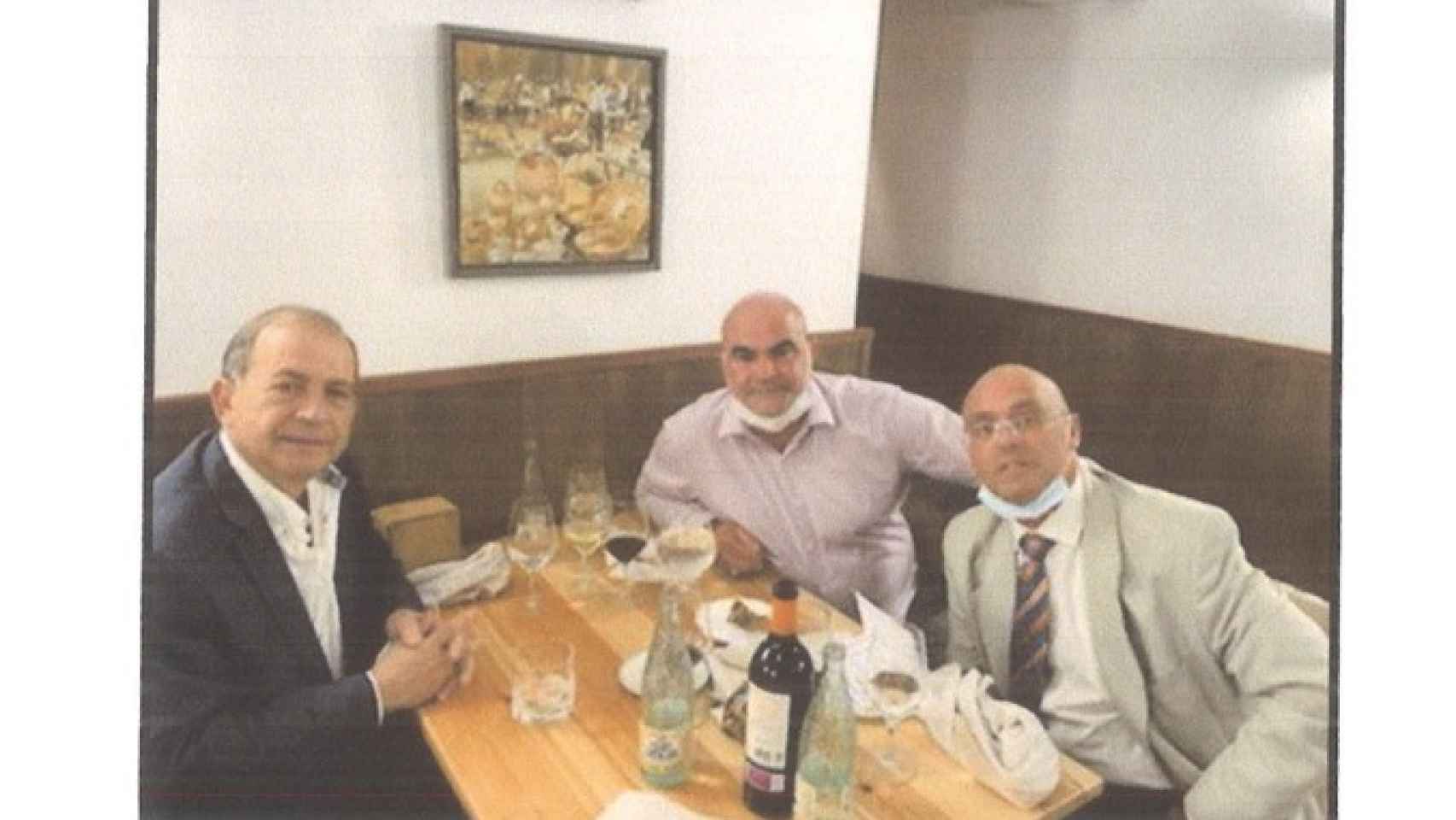El general come en un restaurante de Madrid junto al mediador y uno de los empresarios arrestados.