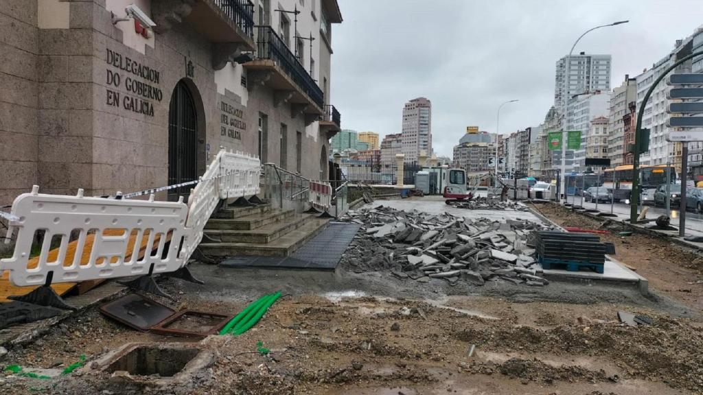 Así están las obras en la plaza de Ourense de A Coruña hoy.