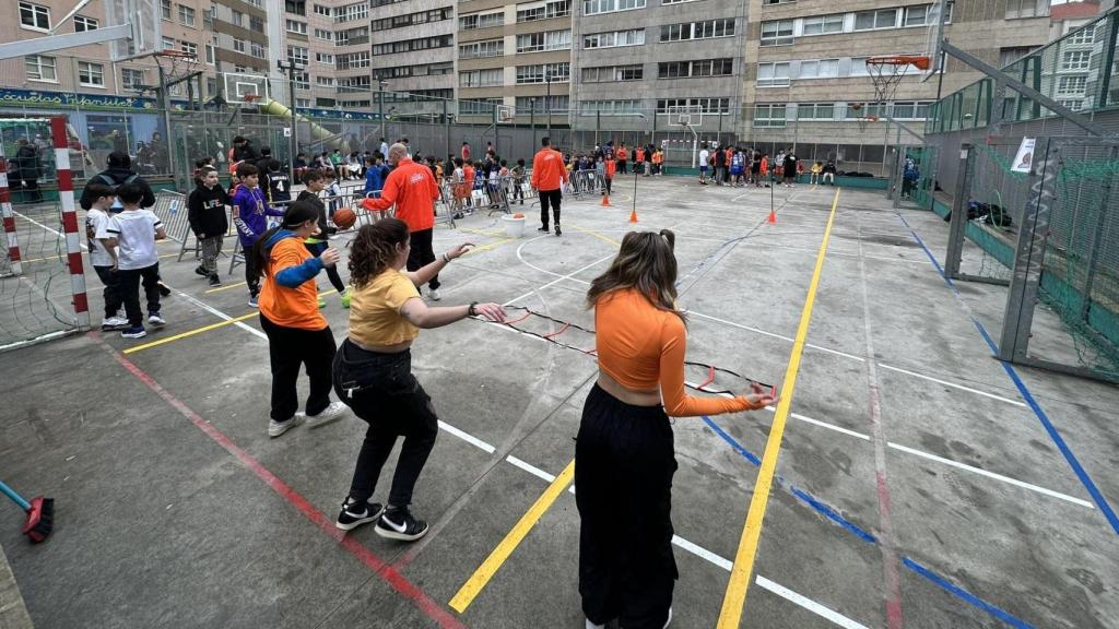 Jornada del Leyma Basquet Coruña en la plaza San Pablo.