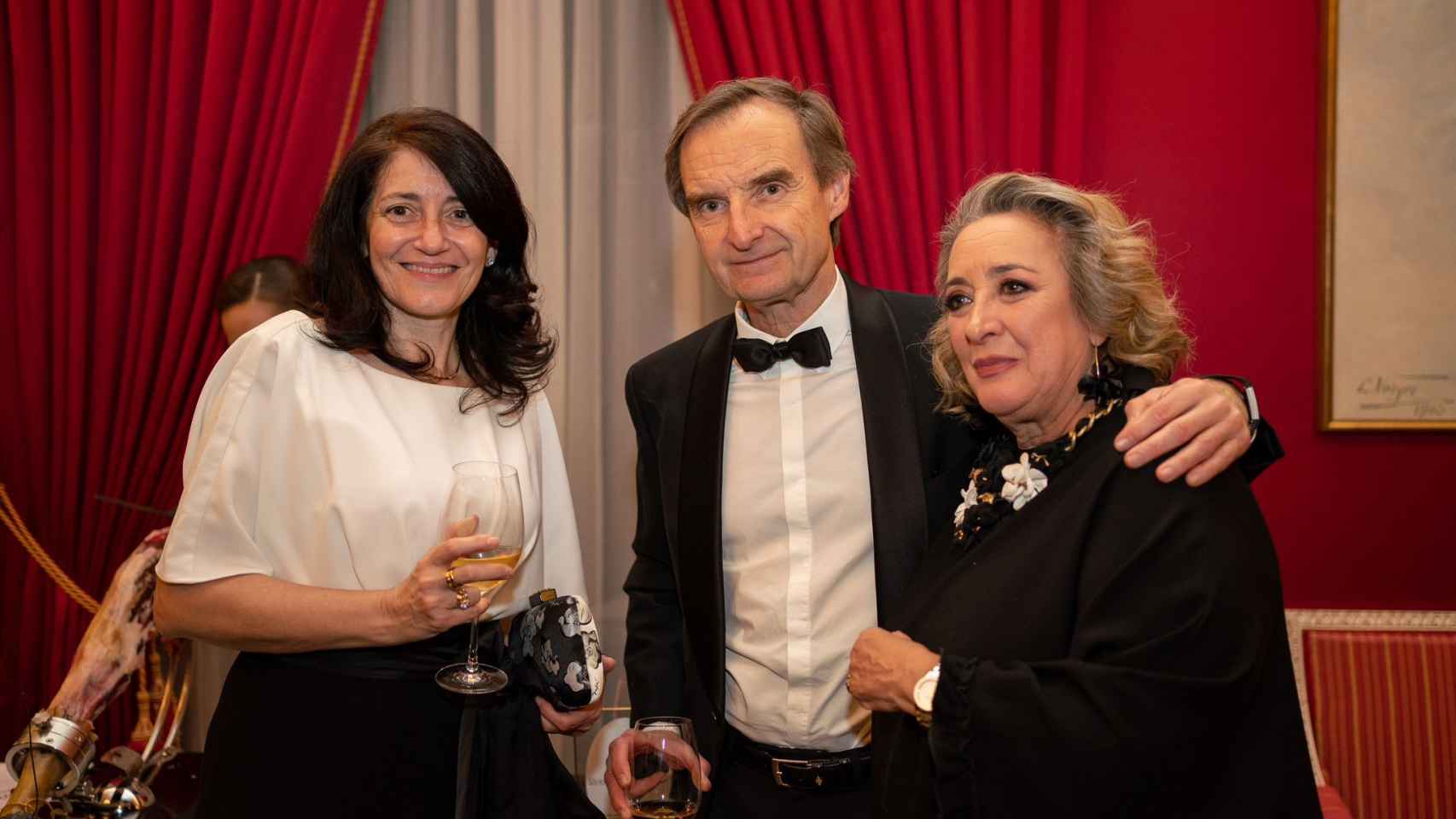 Mamen Vázquez, Miguel Ángel Mellado y Esther Esteban, en un momento de la gala