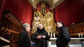 El arzobispo de Valladolid, Luis Argüello; el director de la obra, Toño Casado; y el actor que interpretará a Jesús, Adrián Salzedo, durante la presentación de 'Viacrucis, el musical'