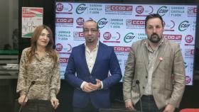 CSIF, CCOO y UGT informando sobre la concentración conjunta para defender la sanidad