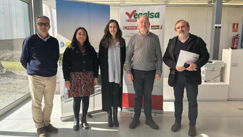 Firma del convenio entre Vegalsa-Eroski y Down Coruña.