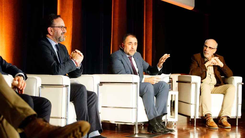 El conselleiro de Sanidade, Julio García Comesaña, en la inauguración del V Simposio Nacional de Oncología de Precisión.