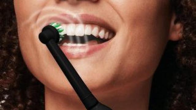 ¡Ofertón! Este cepillo de dientes eléctrico de Oral-B tiene un descuento del 50%