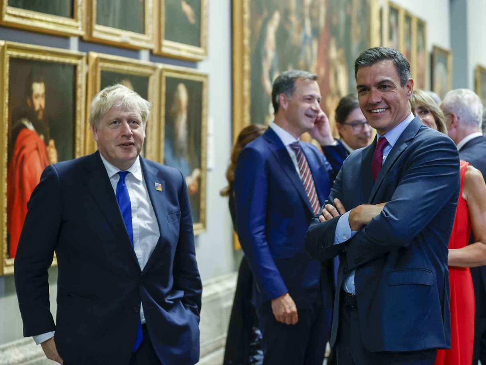 Sánchez lució esta expresión relajada antes de una cena de gala en el Museo del Prado.