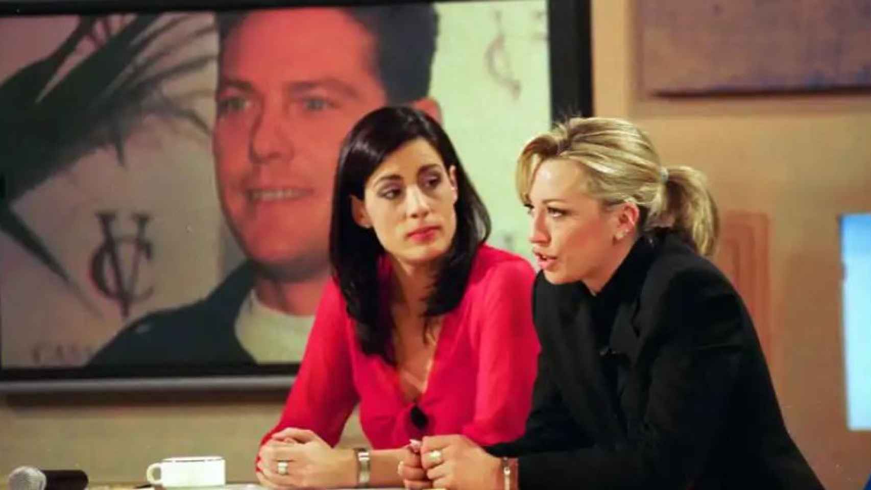 La presentadora Alicia Senovilla entrevistando a Belén Esteban, en los primeros años televisivos de la expareja de Jesulín.