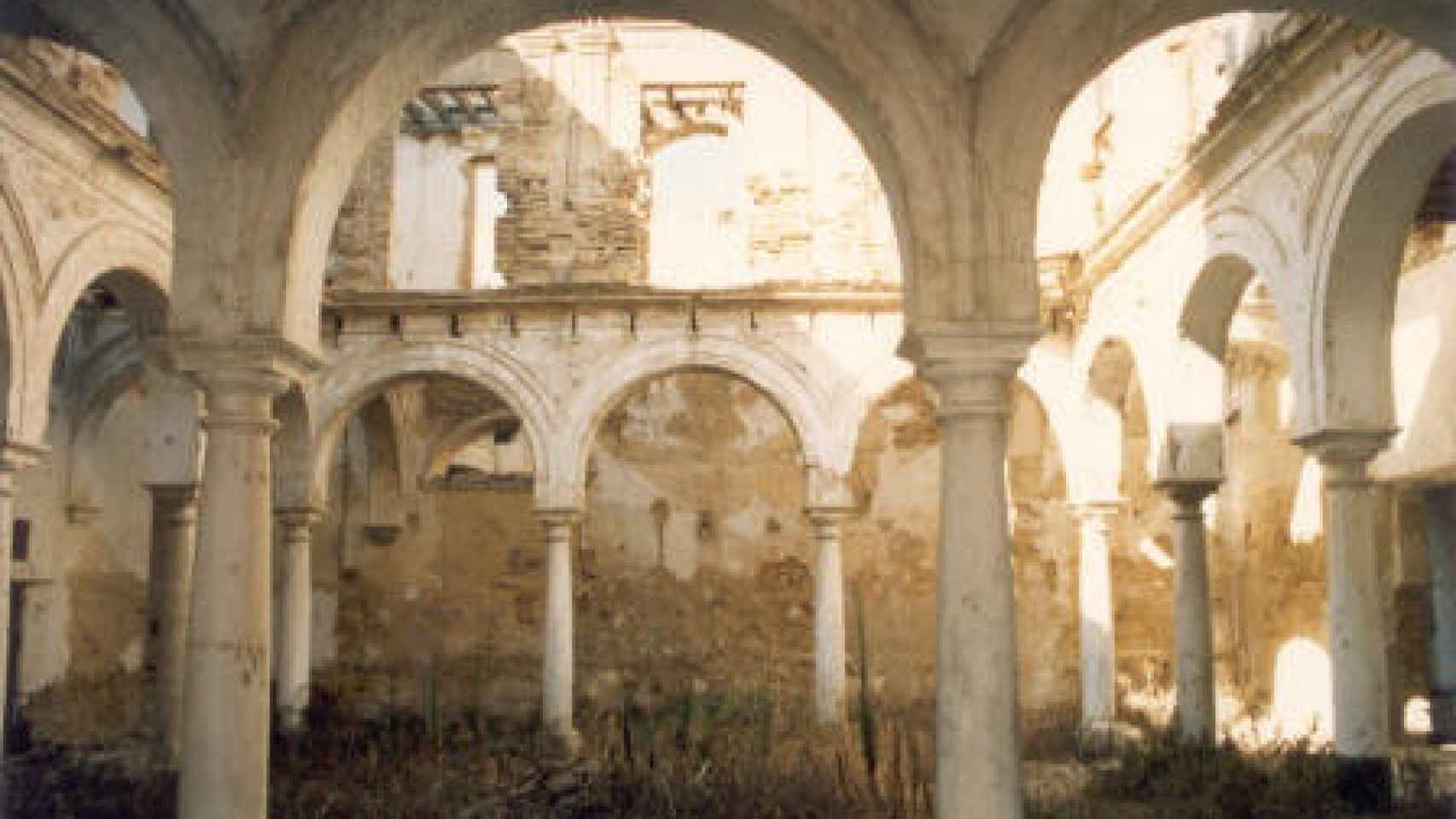 Imagen del patio interior de Casa Arizón en los años ochenta.