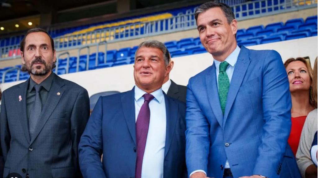 Pedro Sánchez y Joan Laporta, en un acto celebrado en el Camp Nou.