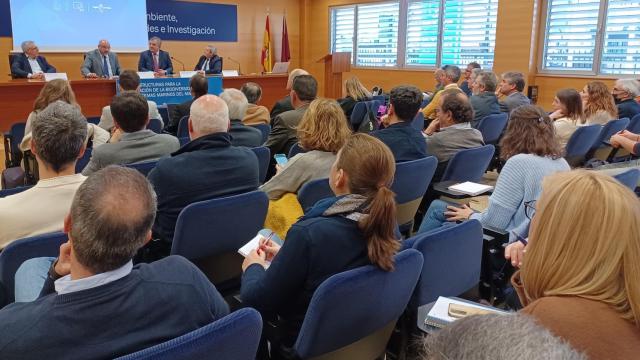 El consejero de Medio Ambiente, Mar Menor, Universidades e Investigación, Juan María Vázquez, durante la inauguración de la jornada 'Infraestructuras para la observación de la biodiversidad y ecosistemas marinos del Mar Menor'.