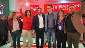 Inmaculada Jabato, entre Pedro Sánchez y Juan Espadas.