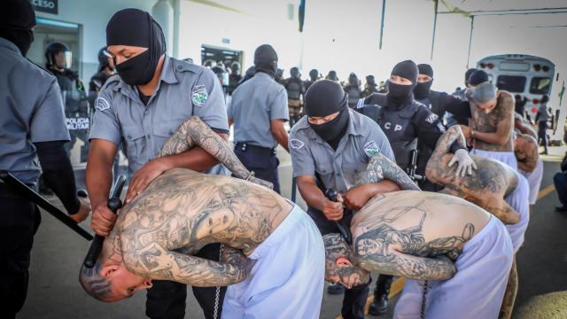 Imagen en la megacarcel de Bukele