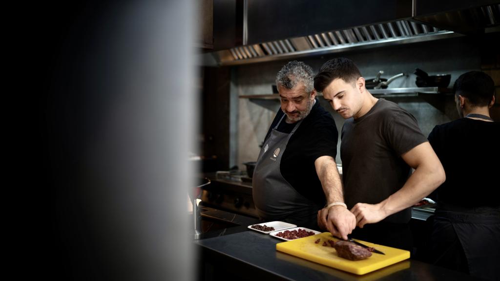 Dani Carnero, en la cocina de Kaleja.