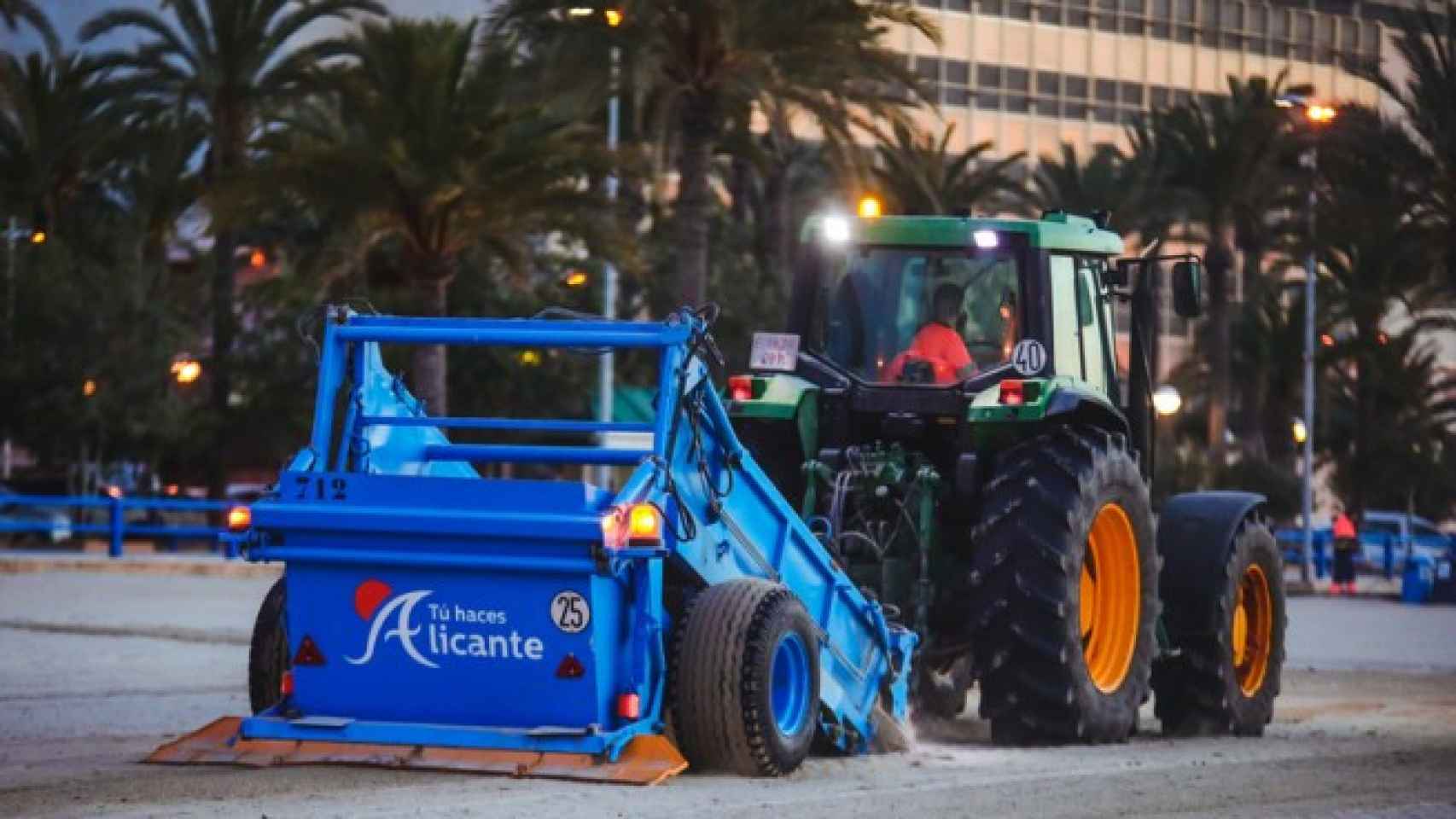 La playa del Postiguet en Alicante se presenta al galardón Bandera Ecoplayas 2023