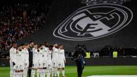 Los jugadores del Real Madrid, durante el minuto de silencio.