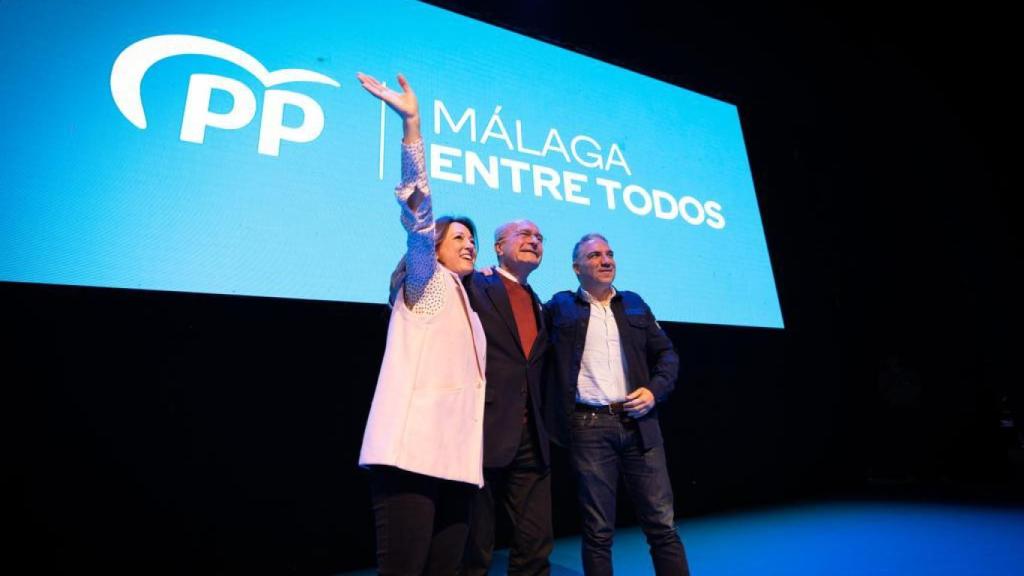 Patricia Navarro, Francisco de la Torre y Elías Bendodo, en la convención del PP de Málaga capital celebrada este sábado.