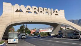 Imagen de archivo del arco de entrada a Marbella.