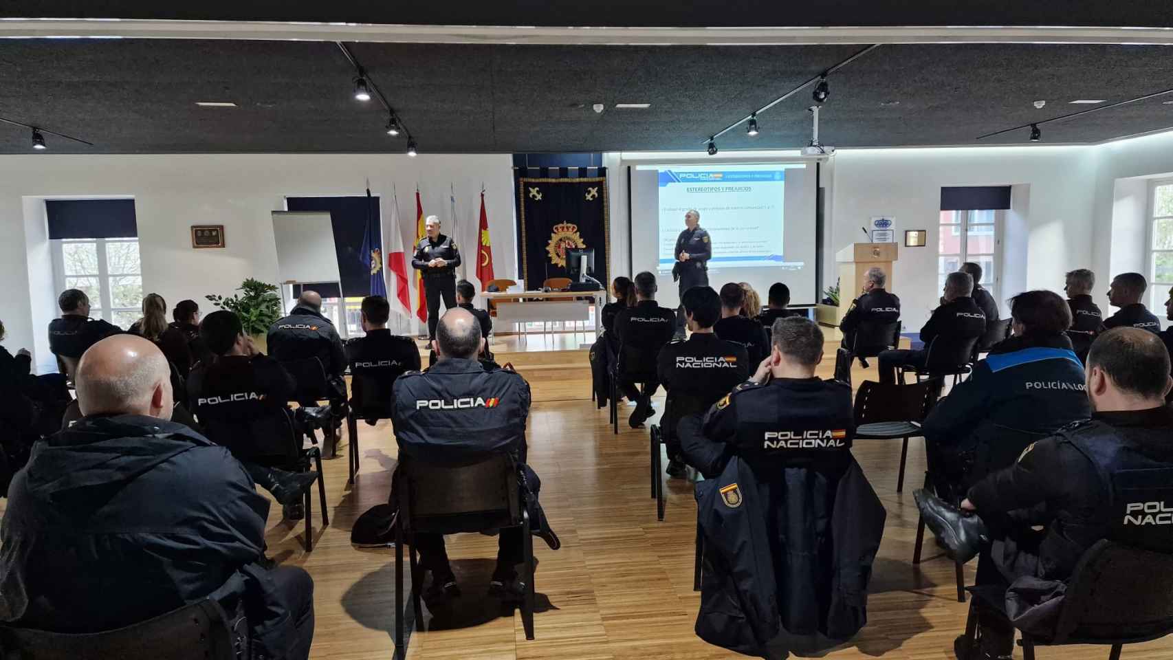 Formación en la comisaría de la Policía en Vigo.