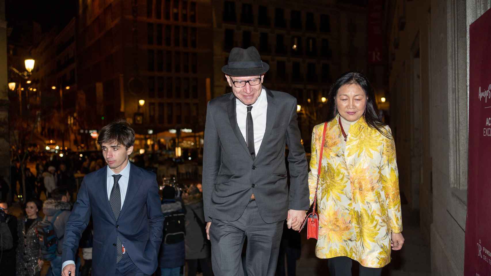 Robert Thomson, CEO News Corp, junto con su mujer, Wang Ping