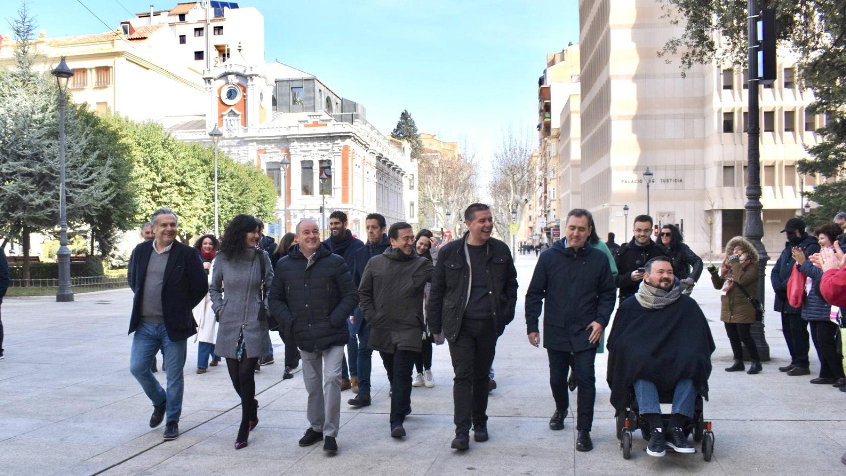 Albares paseando por las calles de Albacete.