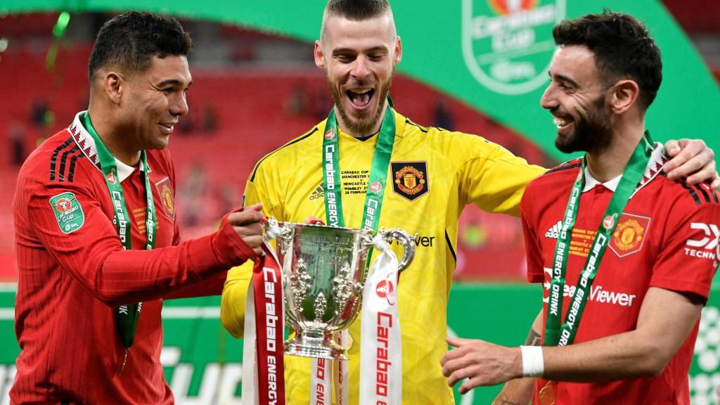 Casemiro, De Gea y Bruno Fernandes celebran el título de la FA Cup