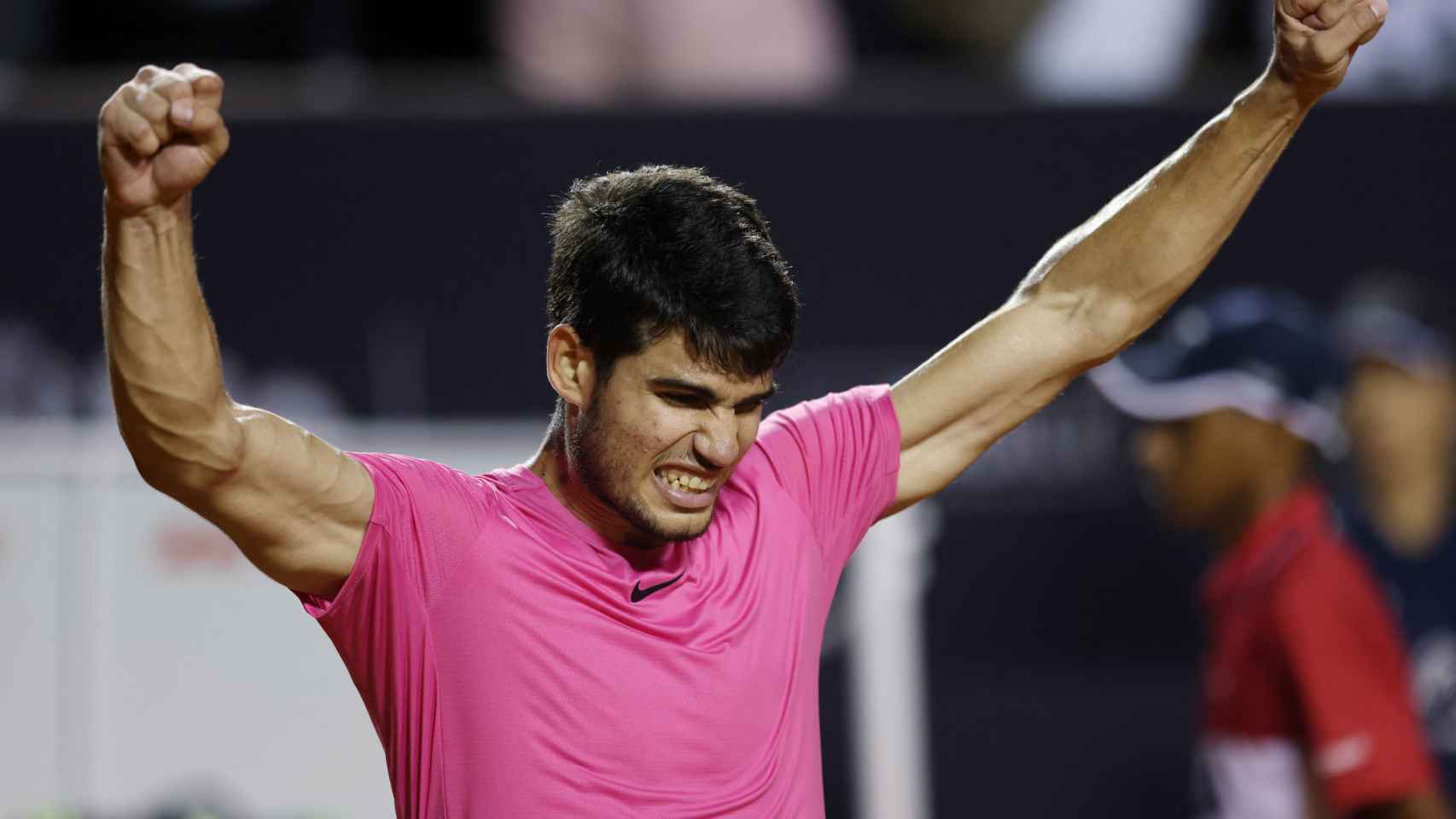 Carlos Alcaraz, celebrando la victoria en semifinales del ATP 500 de Río de Janeiro 2023