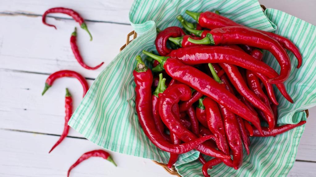 Al igual que otros tipos de pimiento, destaca su color rojo