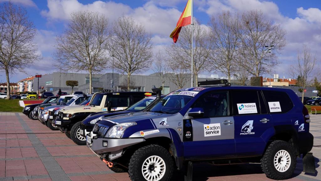 Algunos de los coches que participarán en el Raid Solidario.