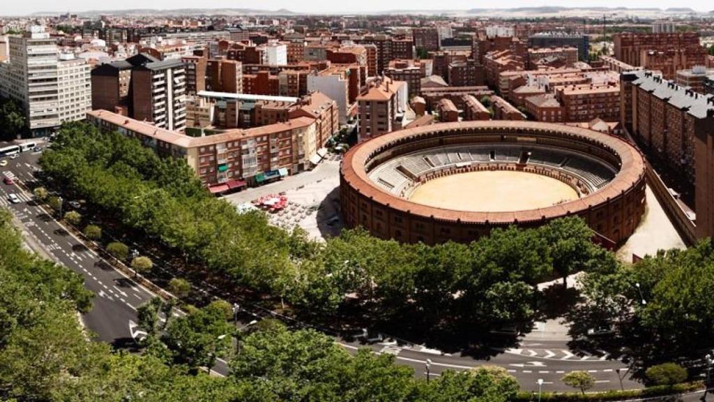 Foto portada web Ayto. Valladolid: ”Bella fotografía del coso taurino pucelano”.