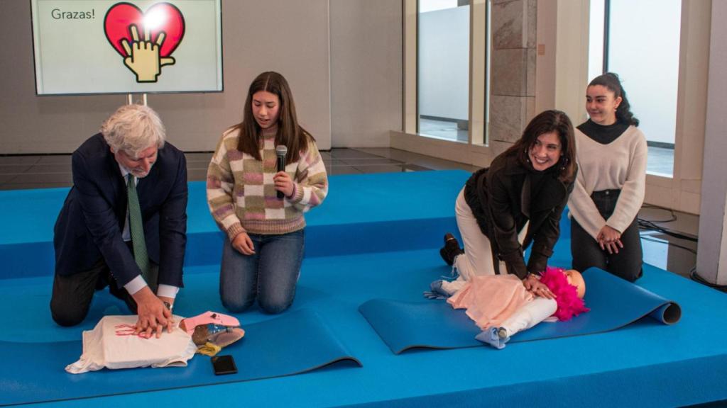 El Colegio Médico de A Coruña premia a cuatro colegios por sus proyectos sobre reanimación