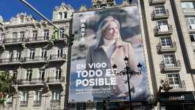 Lona con la campaña de Marta Fernández-Tapias, candidata del PP a la alcaldía de Vigo.