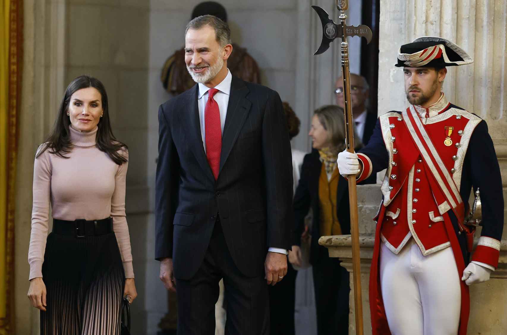 El rey Felipe y la reina Letizia, a su llegada al Salón de Columnas.