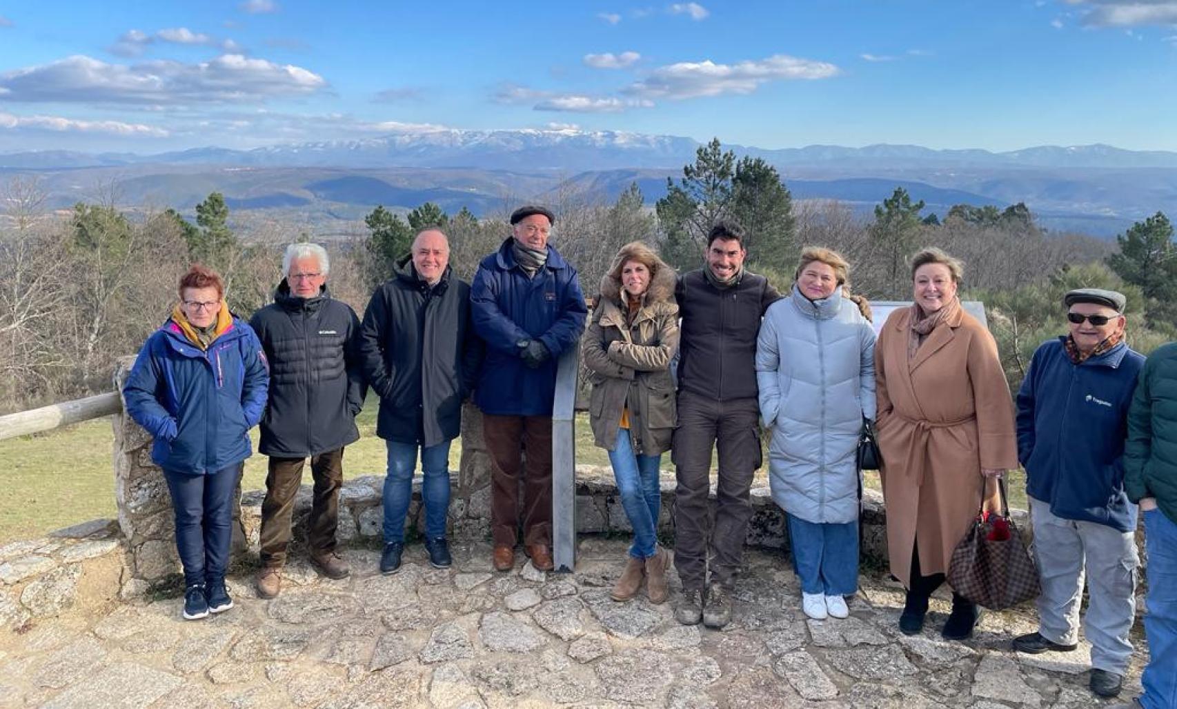 Chabela de la Torre junto a afiliados de la zona de la Sierra de Francia